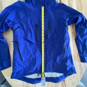 Mountain Hardware women's ski jacket med blue